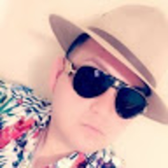 Meet your Posher, Edgar - Picture 1 of 1